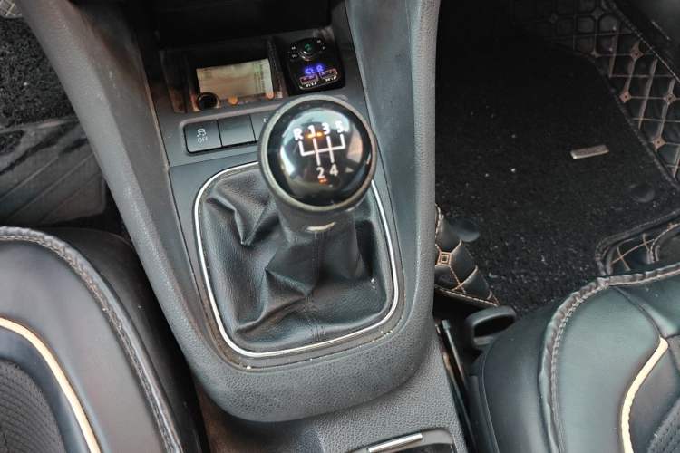 Used Volkswagen Golf 2012 1.4 TSI Manual Comfort Edition Gear Lever
