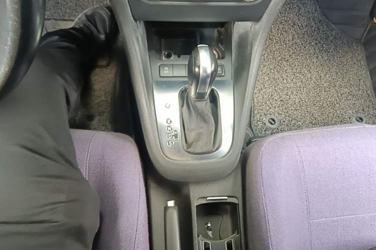 Used Volkswagen Golf 2012 1.6L Automatic Comfort Model Gear Lever
