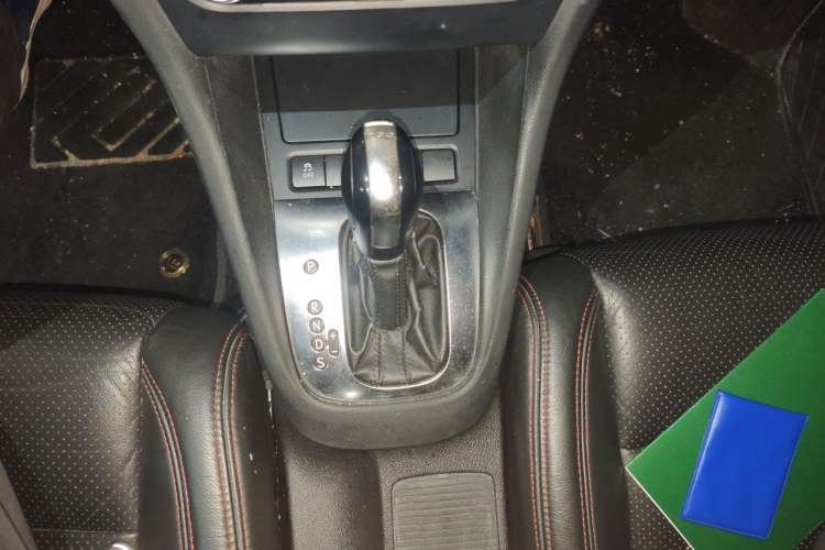 Used Volkswagen Golf 2012 1.4 TSI Automatic Comfort Edition Gear Lever