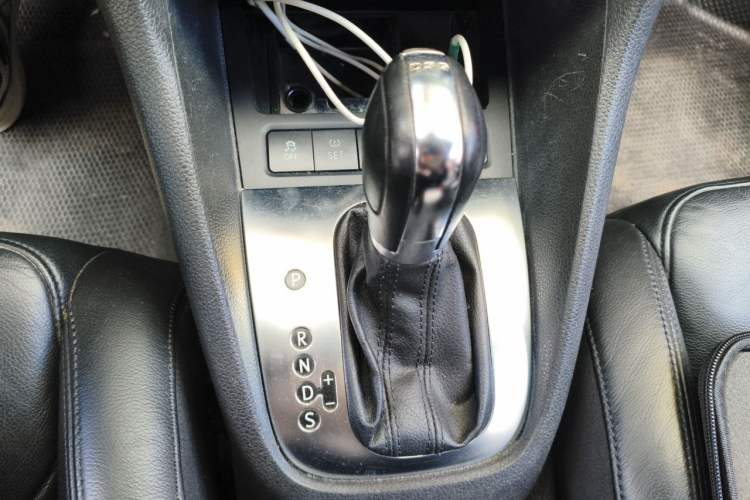Used Volkswagen Golf 2012 1.4TSI Automatic Luxury Edition Gear Lever