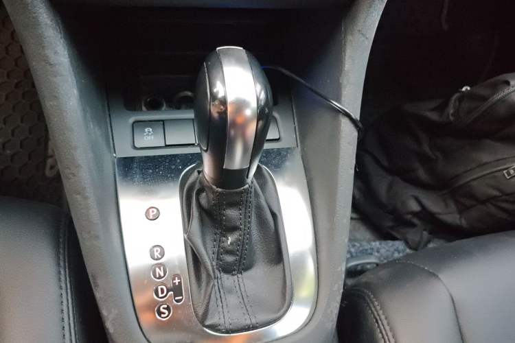 Used Volkswagen Golf 2012 1.6L Automatic Fashion Model Gear Lever