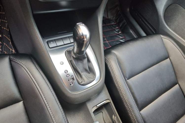 Used Volkswagen Golf 2012 1.4 TSI Automatic Comfort Edition Gear Lever