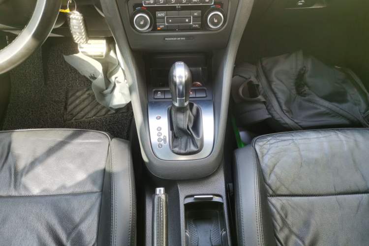 Used Volkswagen Golf 2012 1.4TSI Luxury Convertible Edition Gear Lever
