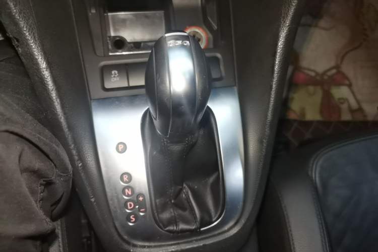Used Volkswagen Golf 2012 1.4TSI Luxury Convertible Edition Gear Lever