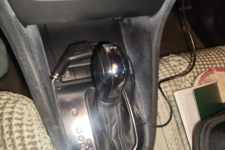 Used Volkswagen Golf 2012 1.4TSI Automatic Luxury Edition Gear Lever