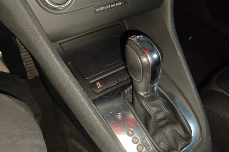 Used Volkswagen Golf 2012 1.4TSI Comfort Convertible Edition Gear Lever