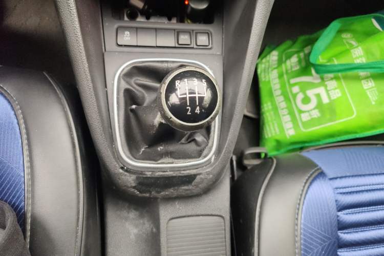 Used Volkswagen Golf 2012 1.6 Manual Comfort Edition Gear Lever