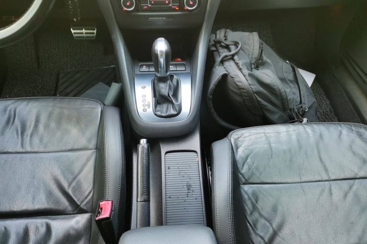 Used Volkswagen Golf 2012 1.4TSI Luxury Convertible Edition Gear Lever