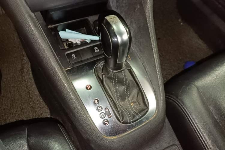 Used Volkswagen Golf 2012 1.4 TSI Automatic Comfort Edition Gear Lever