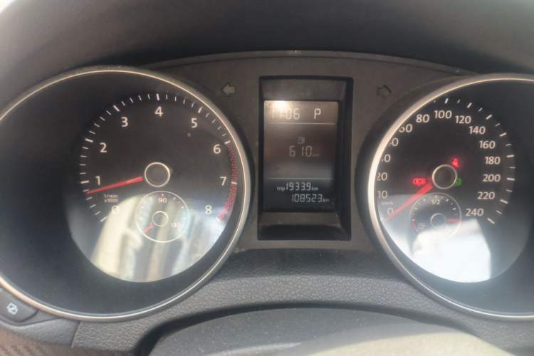 Used Volkswagen Golf 2012 1.4 TSI Automatic Comfort Edition Instrument Cluster