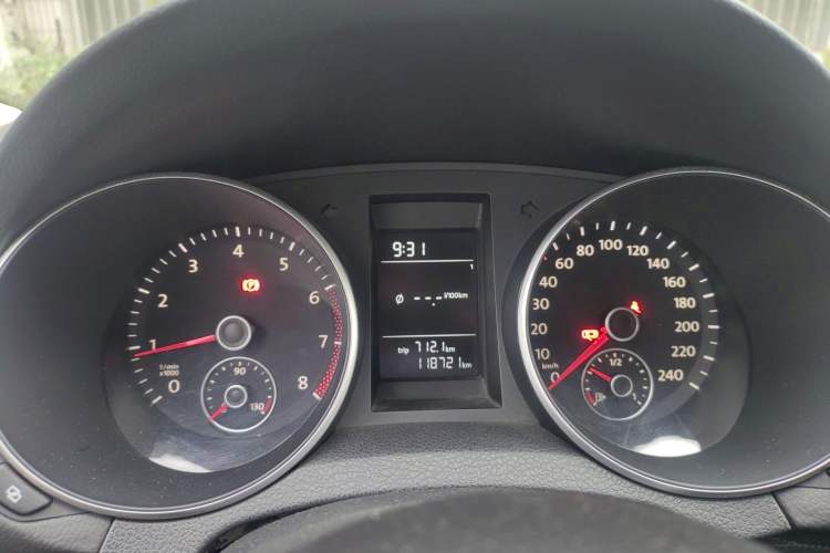 Used Volkswagen Golf 2012 1.6 Manual Comfort Edition Instrument Cluster