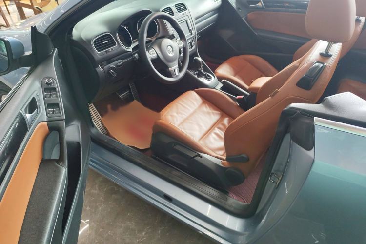 Used Volkswagen Golf 2012 1.4TSI Luxury Convertible Edition Interior 1