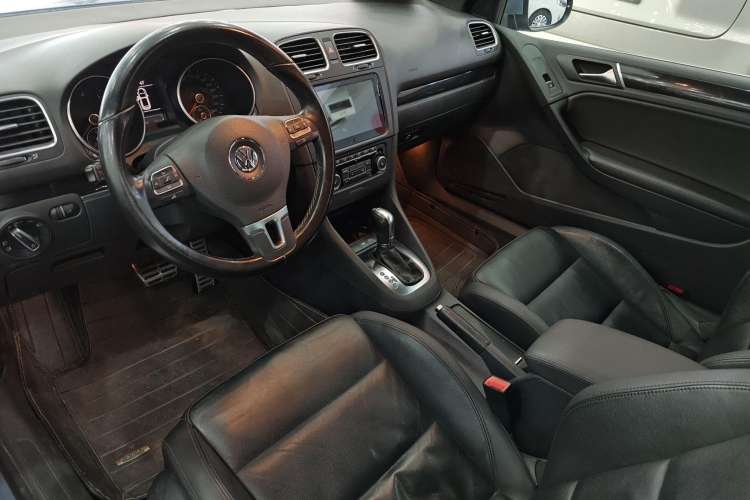 Used Volkswagen Golf 2012 1.4TSI Luxury Convertible Edition Interior 1