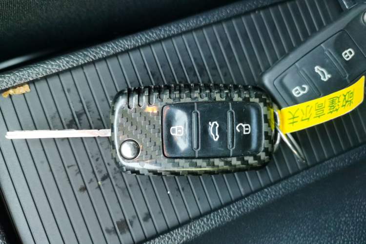 Used Volkswagen Golf 2012 1.4TSI Luxury Convertible Edition Interior 1