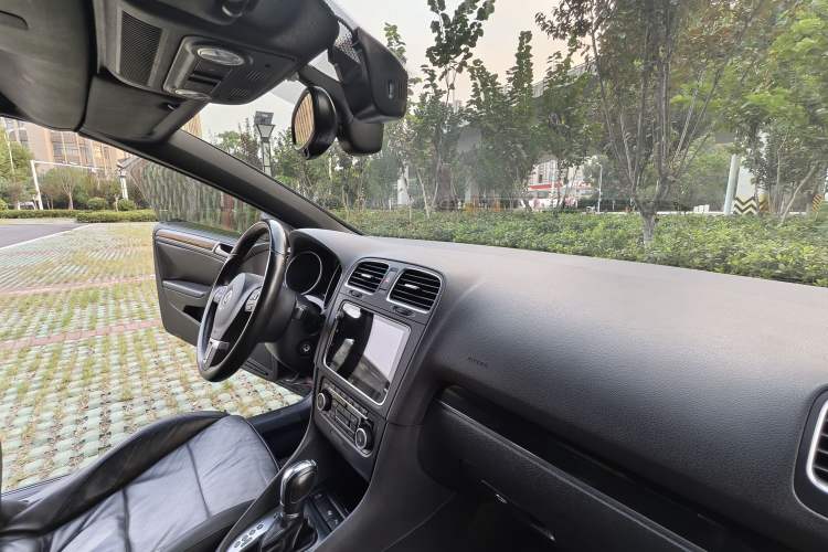 Used Volkswagen Golf 2012 1.4TSI Luxury Convertible Edition Interior 10