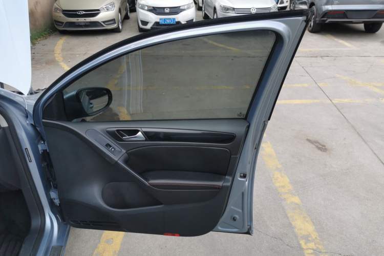 Used Volkswagen Golf 2012 1.4 TSI Automatic Comfort Edition Interior 2