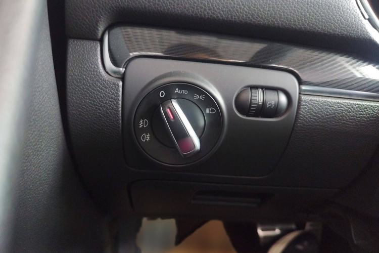 Used Volkswagen Golf 2012 1.4TSI Luxury Convertible Edition Interior 5