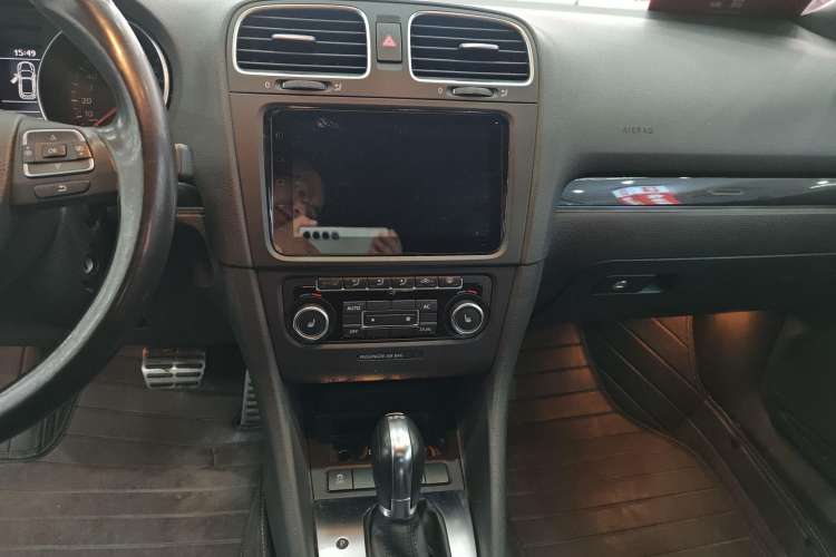 Used Volkswagen Golf 2012 1.4TSI Luxury Convertible Edition Interior 5