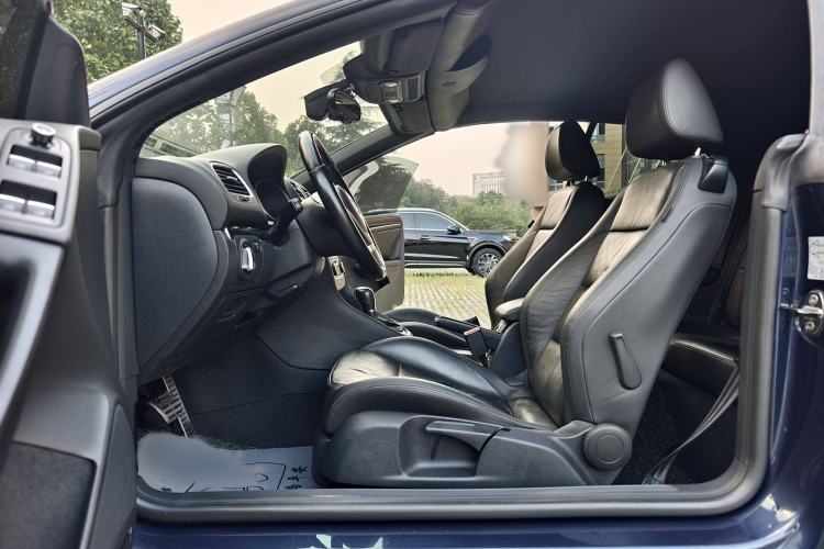 Used Volkswagen Golf 2012 1.4TSI Luxury Convertible Edition Interior 6