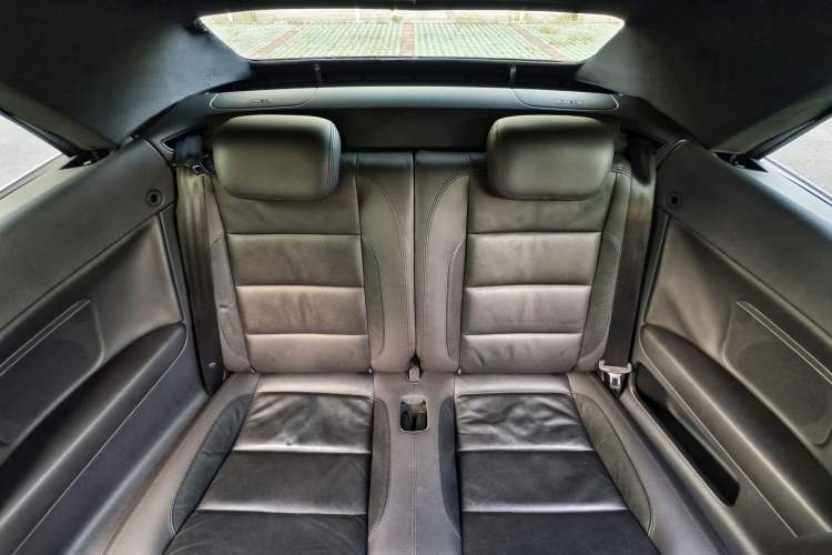 Used Volkswagen Golf 2012 1.4TSI Luxury Convertible Edition Interior 9