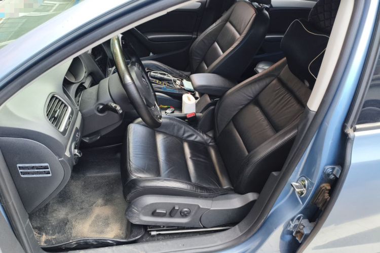 Used Volkswagen Golf 2012 1.4TSI Automatic Luxury Edition Left Front Seat