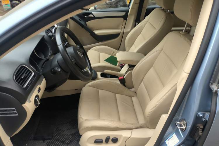 Used Volkswagen Golf 2012 1.4TSI Automatic Luxury Edition Left Front Seat