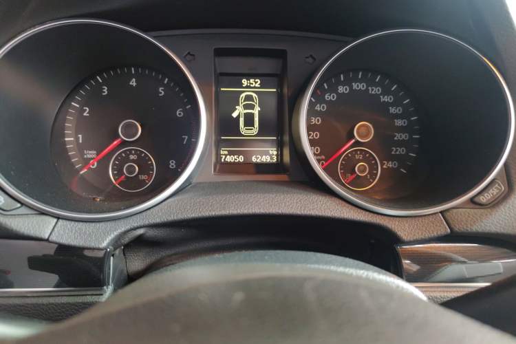 Used Volkswagen Golf 2012 1.4TSI Luxury Convertible Edition Odometer Close Up