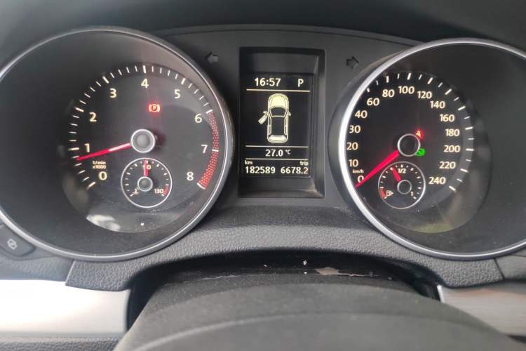 Used Volkswagen Golf 2012 1.4 TSI BlueMotion Edition Odometer Close Up