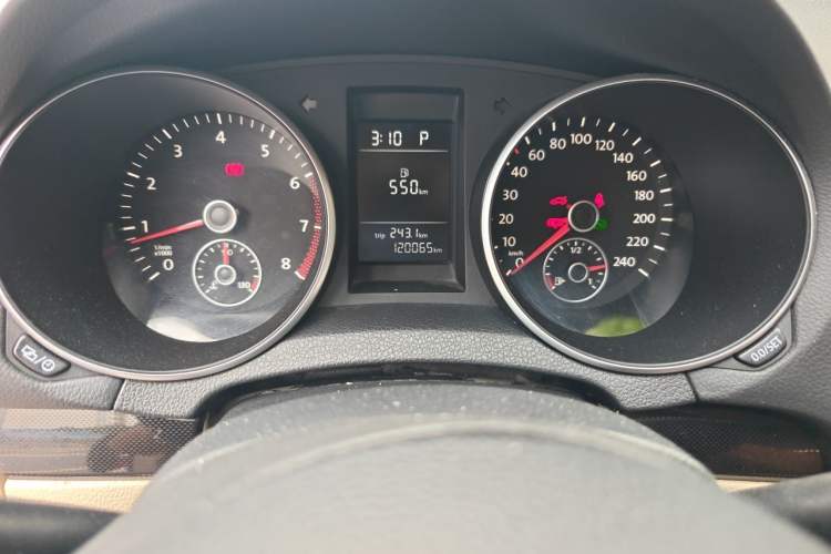 Used Volkswagen Golf 2012 1.4 TSI Automatic Comfort Edition Odometer Close Up
