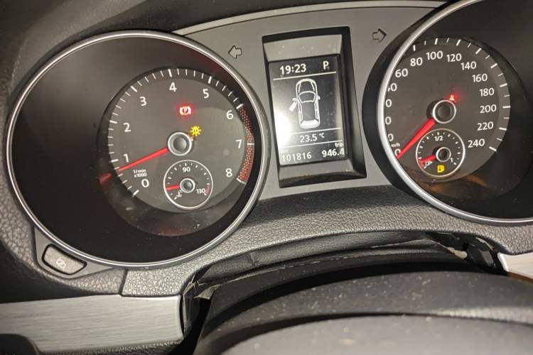 Used Volkswagen Golf 2012 1.4 TSI BlueMotion Edition Odometer Close Up