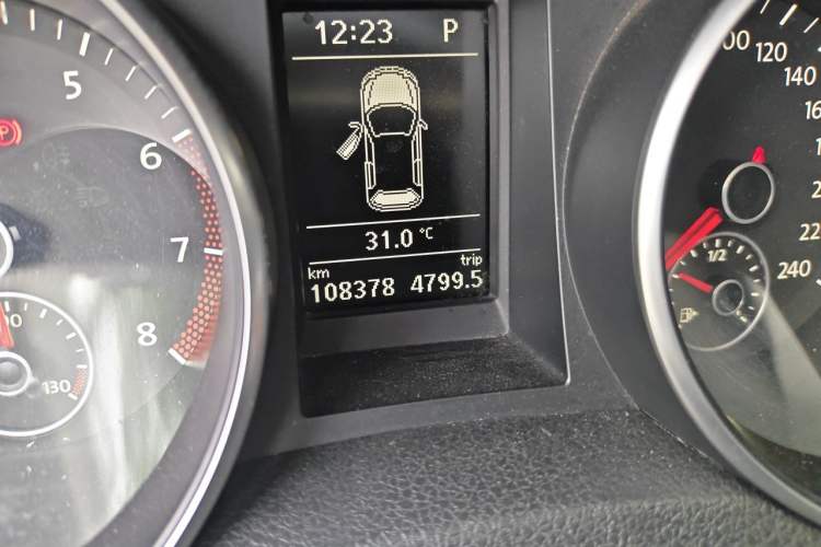 Used Volkswagen Golf 2012 1.4 TSI BlueMotion Edition Odometer Close Up