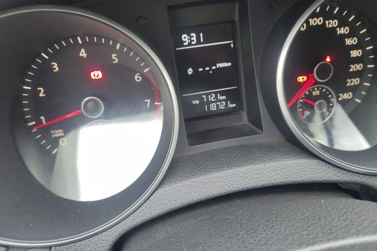 Used Volkswagen Golf 2012 1.6 Manual Comfort Edition Odometer Close Up