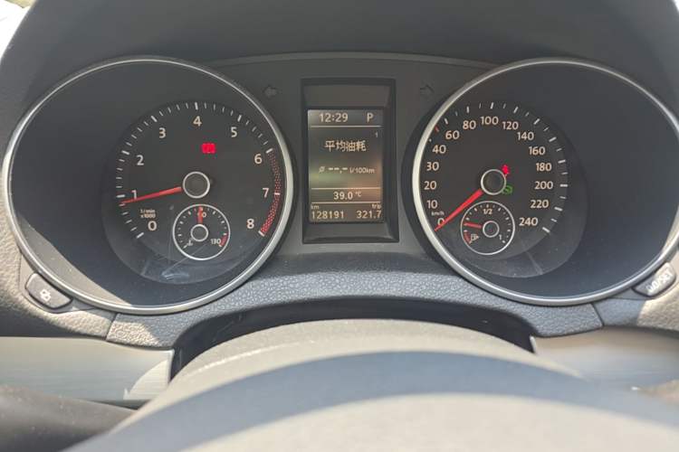Used Volkswagen Golf 2012 1.4 TSI BlueMotion Edition Odometer Close Up