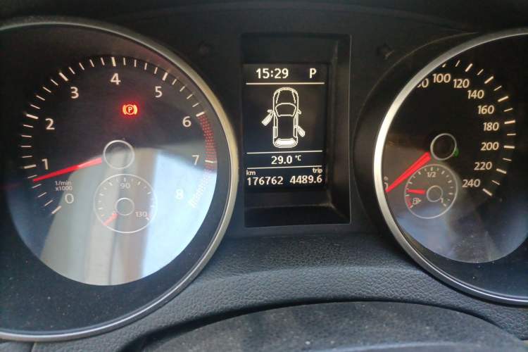 Used Volkswagen Golf 2012 1.4 TSI BlueMotion Edition Odometer Close Up