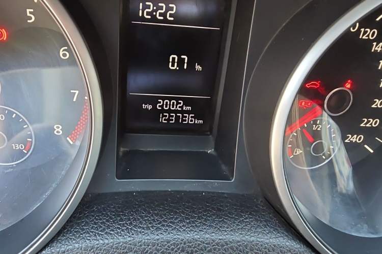 Used Volkswagen Golf 2012 1.4 TSI Manual Comfort Edition Odometer Close Up