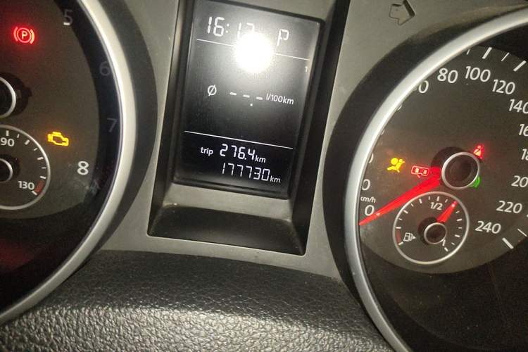 Used Volkswagen Golf 2012 1.4 TSI Automatic Comfort Edition Odometer Close Up