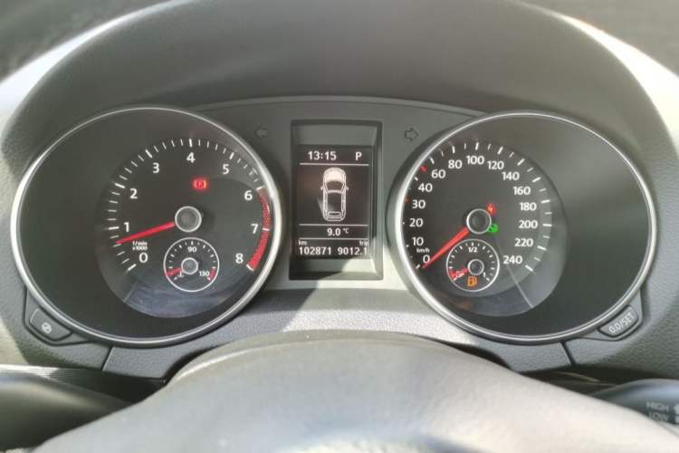 Used Volkswagen Golf 2012 1.4TSI Luxury Convertible Edition Odometer Close Up
