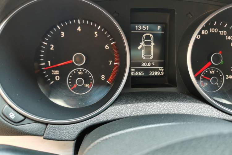 Used Volkswagen Golf 2012 1.4 TSI BlueMotion Edition Odometer Close Up