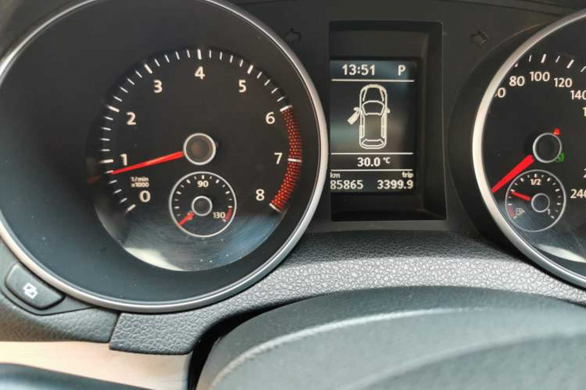 Used Volkswagen Golf 2012 1.4 TSI BlueMotion Edition Odometer Close Up