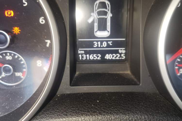 Used Volkswagen Golf 2012 1.4 TSI BlueMotion Edition Odometer Close Up