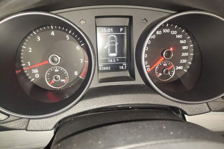 Used Volkswagen Golf 2012 1.4TSI Automatic Luxury Edition Odometer Close Up