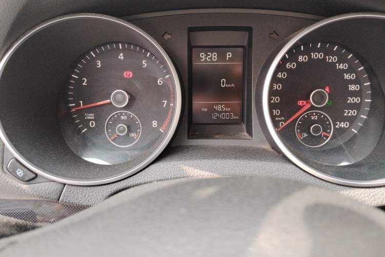 Used Volkswagen Golf 2012 1.6L Automatic Comfort Model Odometer Close Up