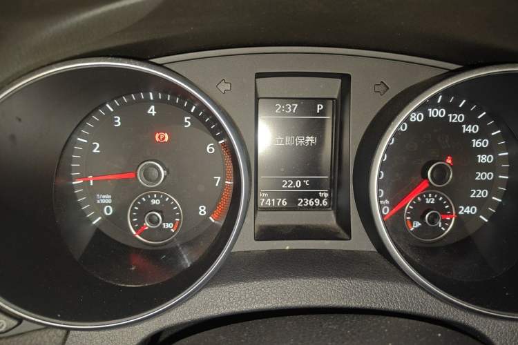 Used Volkswagen Golf 2012 1.4TSI Comfort Convertible Edition Odometer Close Up