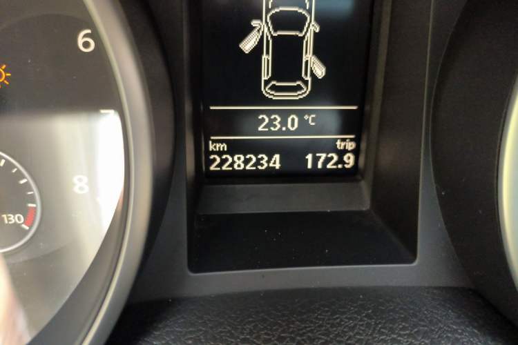 Used Volkswagen Golf 2012 1.4TSI Automatic Luxury Edition Odometer Close Up