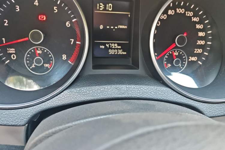 Used Volkswagen Golf 2012 1.6 Manual Fashion Edition Odometer Close Up