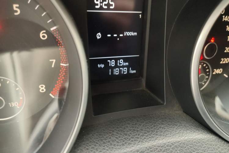 Used Volkswagen Golf 2012 1.6 Manual Comfort Edition Odometer Close Up