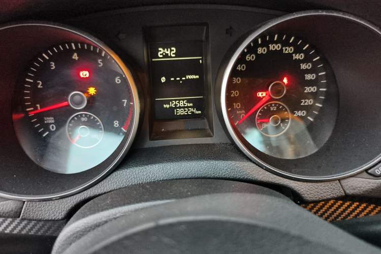 Used Volkswagen Golf 2012 1.6 Manual Comfort Edition Odometer Close Up