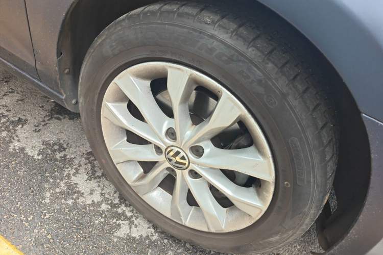 Used Volkswagen Golf 2012 1.4 TSI Automatic Comfort Edition Right Front Wheel Hub