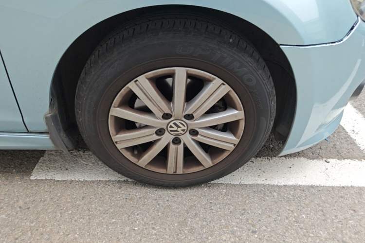 Used Volkswagen Golf 2012 1.4 TSI BlueMotion Edition Right Front Wheel Hub