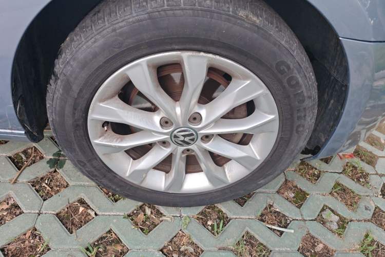 Used Volkswagen Golf 2012 1.4 TSI Manual Comfort Edition Right Front Wheel Hub